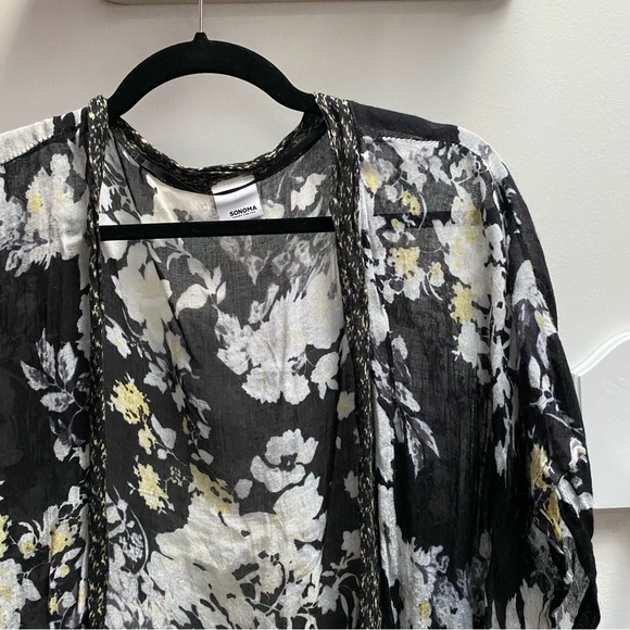 🖤5/$20 Light Floral Cover Up - Picture 3 of 11